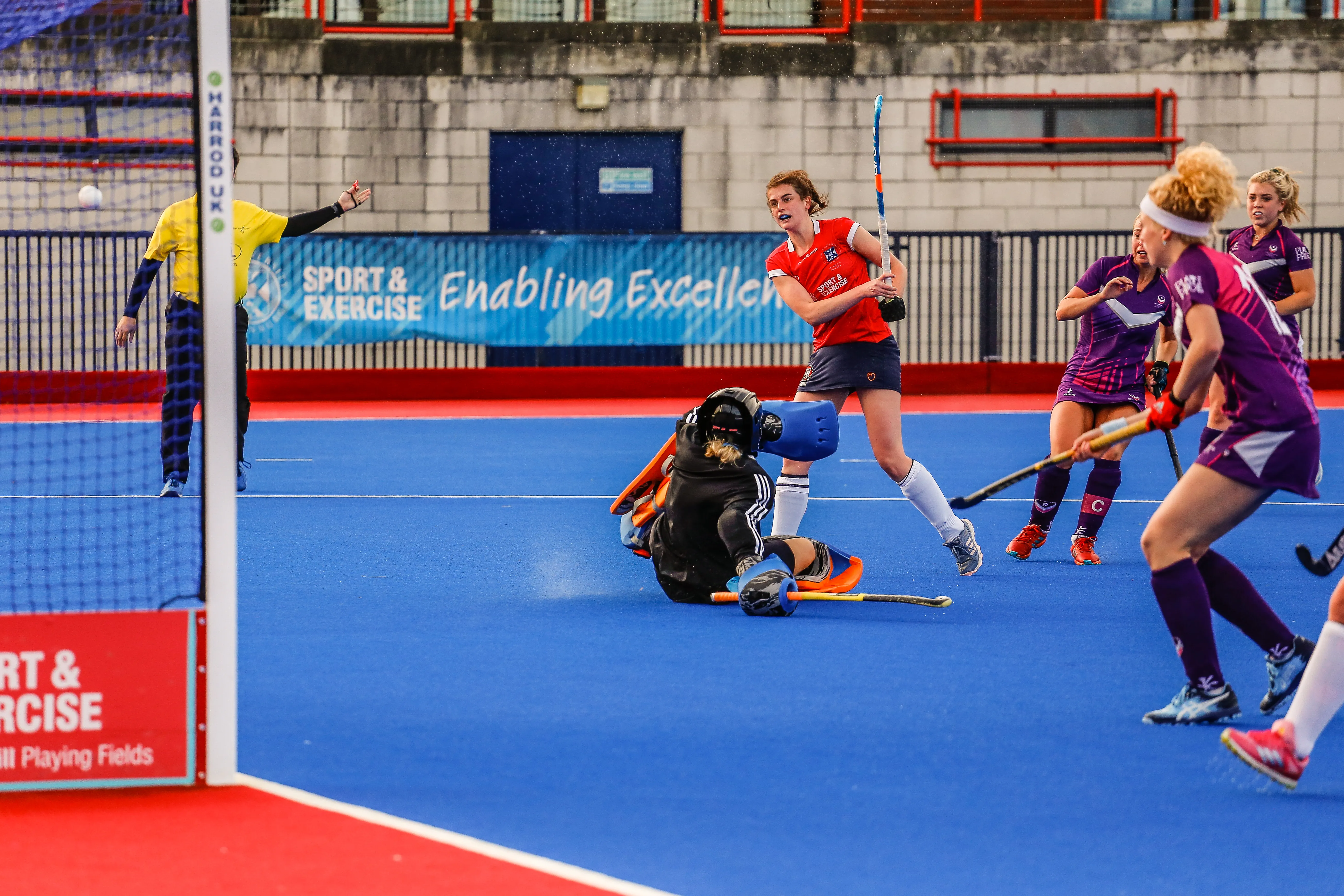 Hockey player scoring goal