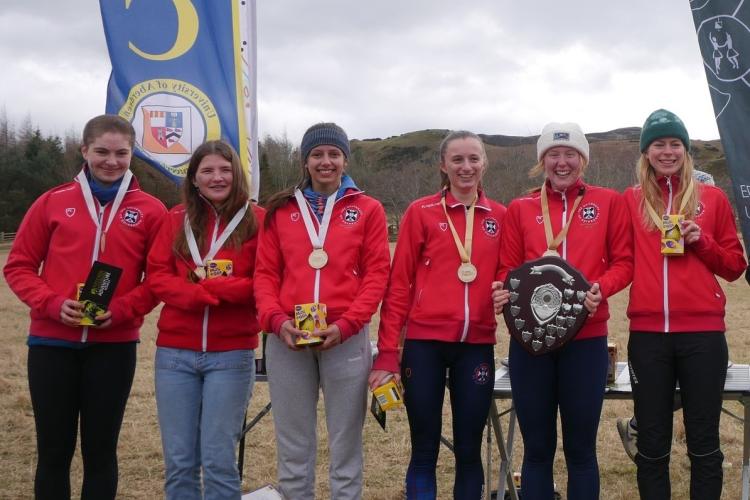 team of 6 orienteering girls 