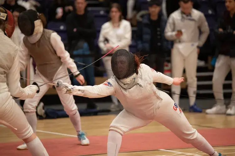 person lunging in a fencing match