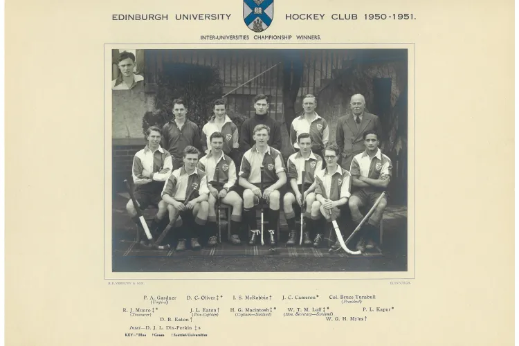 Hockey Team 1950-1951.jpeg