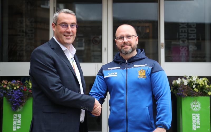 Mark Munro and  Martyn Gill shake hands for the University of Edinburgh x Giants partnership 